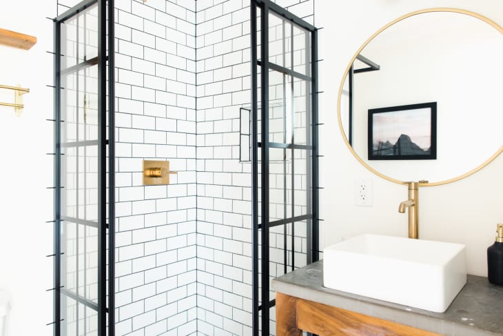 Luxurious Black and White Modern Bathroom