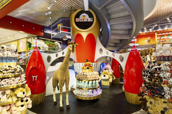 FAO Schwarz closes in on new Times Square location