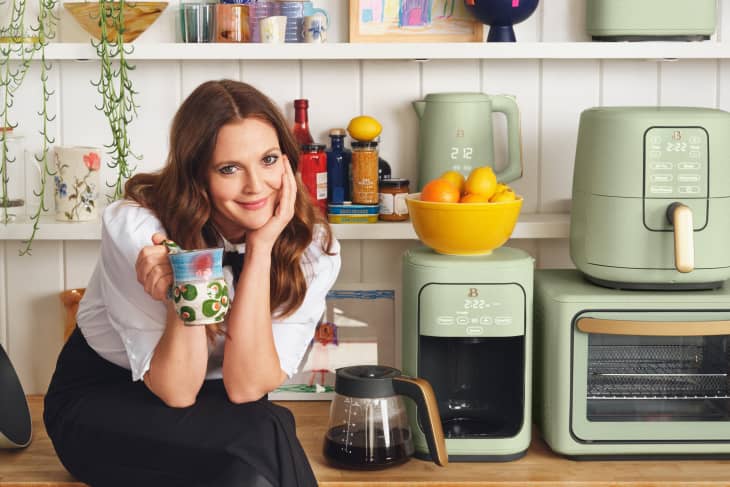 When your cookware becomes your decor 😍 We are loving @drewbarrymore's  kitchen reno!