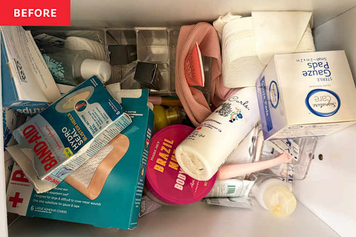 Toiletries organized in drawer before using pomodoro method.
