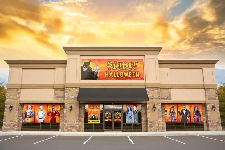 Spirit halloween clearance decor