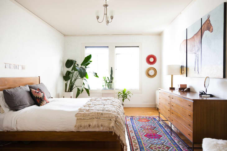 Queen size bed in shop corner of room