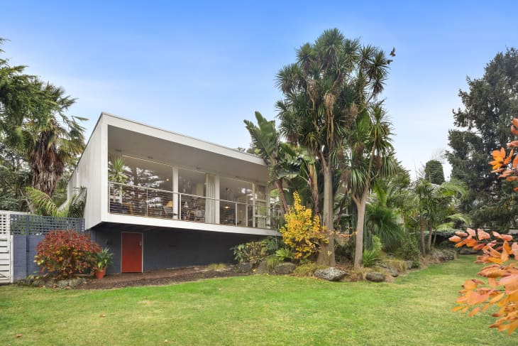 Retro hot sale modern house