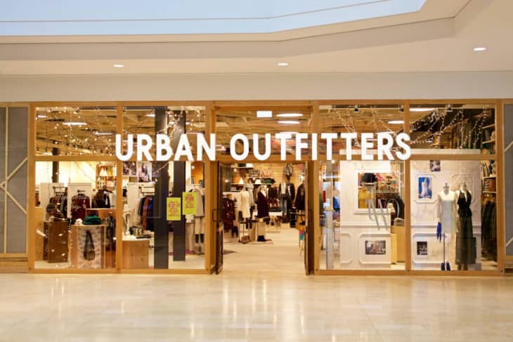 urban outfitters hours near me        <h3 class=