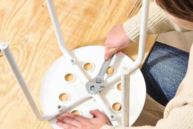 How to Use a Wrench Like a Pro, According to an Expert | Apartment Therapy