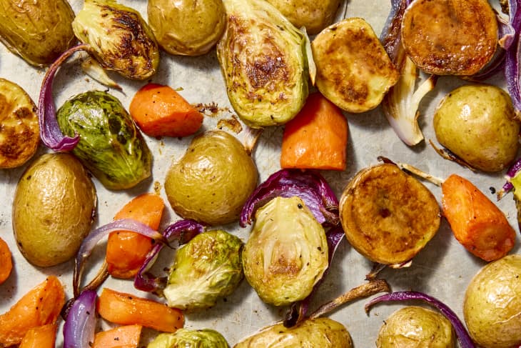 close up shot of assorted roasted veggies on a baking sheet.