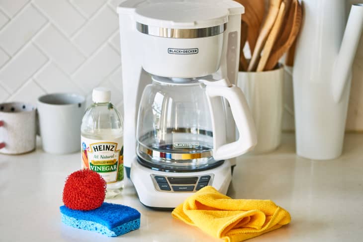 Cleaning a shop coffee carafe