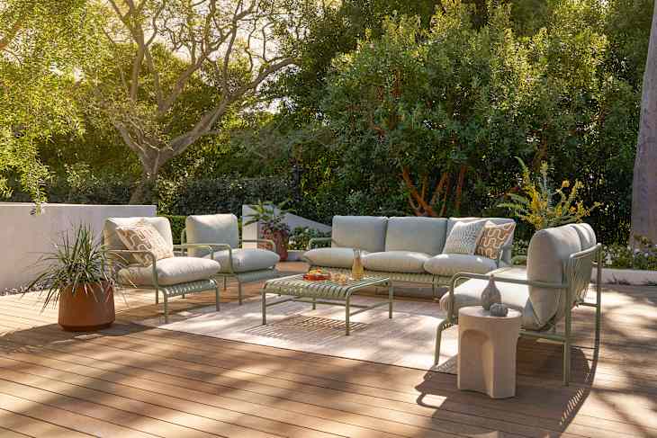 Article outdoor living room.