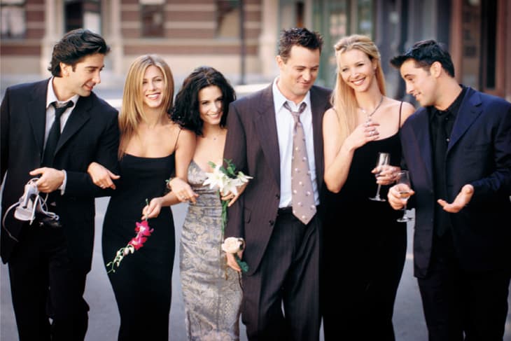 385848 15: Cast Members Of NBC's Comedy Series "Friends." Pictured (L To R): David Schwimmer As Ross Geller, Jennifer Aniston As Rachel Cook, Courteney Cox As Monica Geller, Matthew Perry As Chandler Bing, Lisa Kudrow As Phoebe Buffay And Matt Leblanc As Joey Tribbiani.  (Photo By Getty Images)