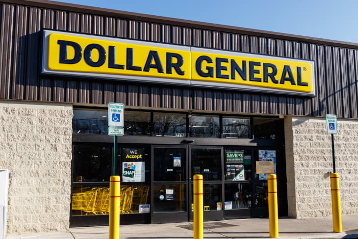 Marion - Circa March 2019: Dollar General Retail Location. Dollar General is a Small-Box Discount Retailer I