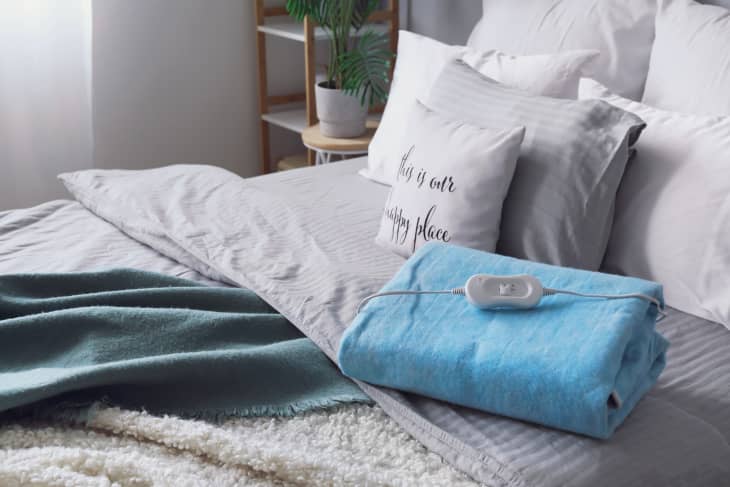 How to Wash an Electric Blanket in a Washer or by Hand | Apartment Therapy