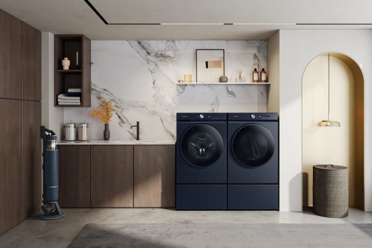 Bespoke 5.3 Cu. Ft. Ultra Capacity Front Load Washer With Super Speed Wash And AI Smart Dial In Brushed Black 1