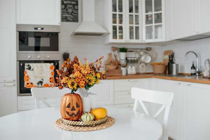 How to Make Orange Fall Decor Look Cozy, Not Tacky | Apartment Therapy