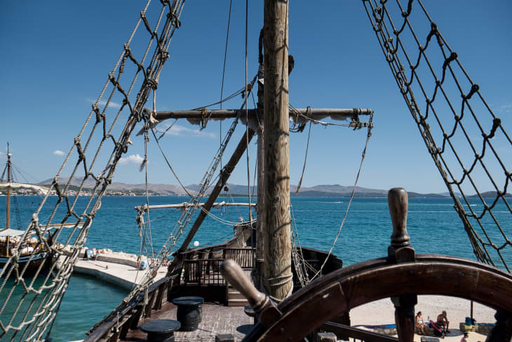 There's a Pirate Ship House Boat For Sale in Virginia, and It's Only  $49,000