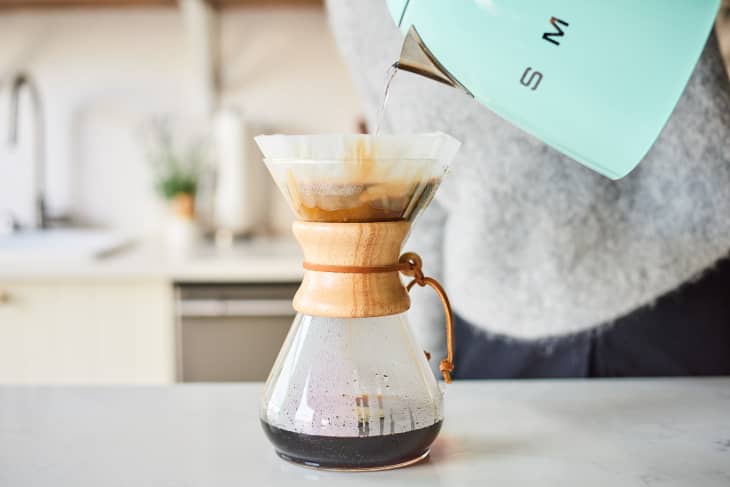 Manual top coffee brewer
