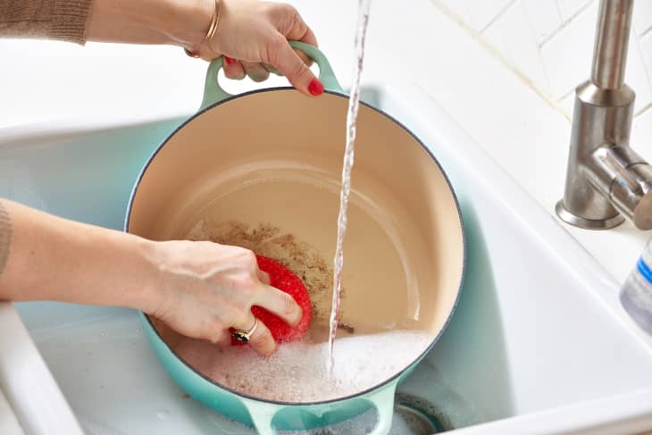 Scrub dishes clearance
