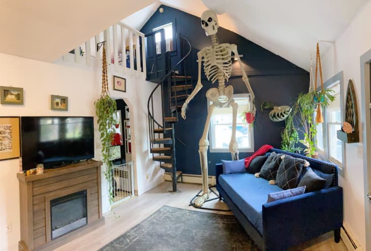 Would You Put A 12 Foot Tall Skeleton Inside Your Home These People   AF987B04 838B 40DF B9C2 C8D34789999E