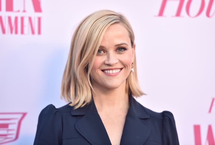 Reese Witherspoon’s Fruit Wallpaper Is Just Peachy | Apartment Therapy