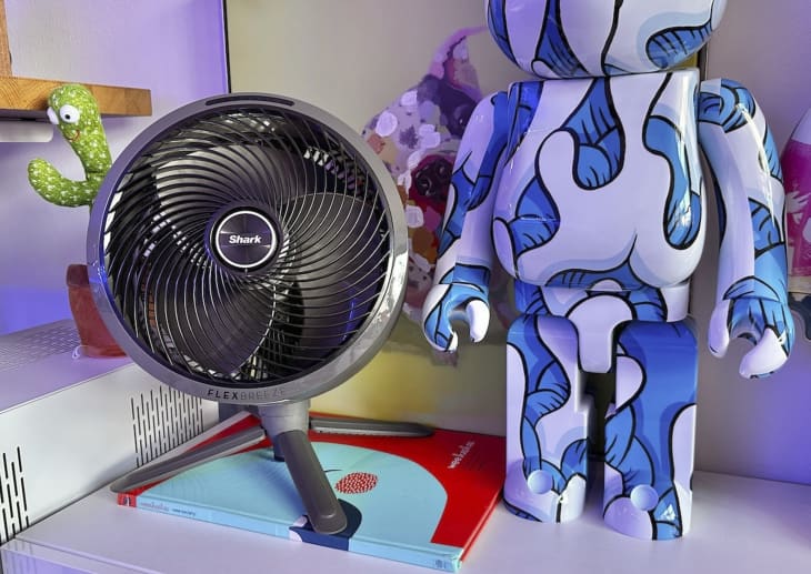 Shark FlexBreeze on a desk.