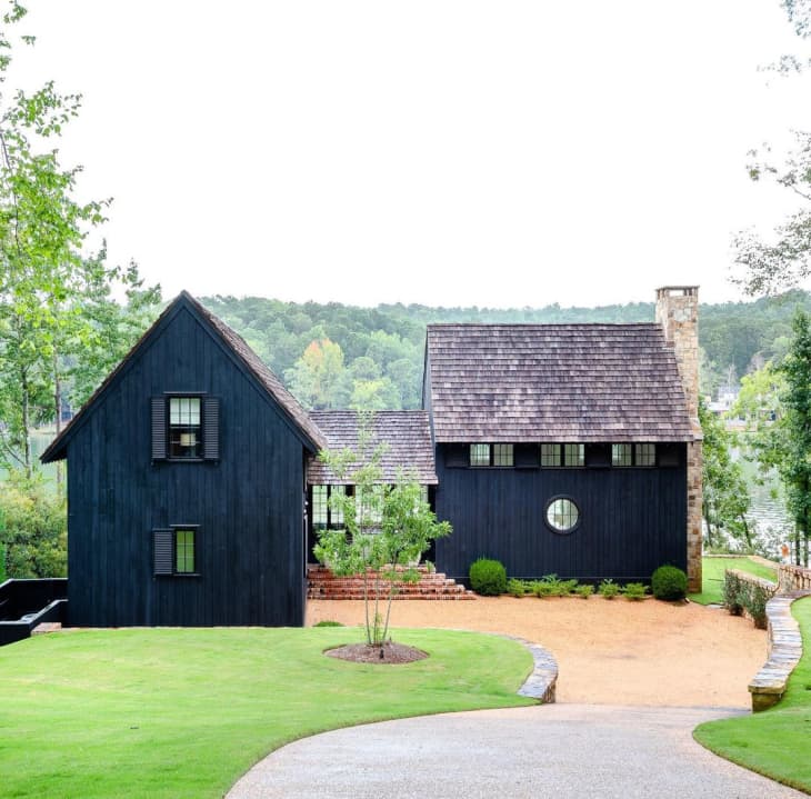 Rumah Hitam yang Cantik