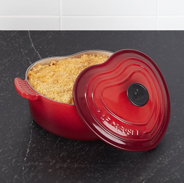 ルクルーゼ　ハート Heart-Shaped Casserole 18cm Holiay-Themed Le Creuset - Heart-Shaped | The Kitchn