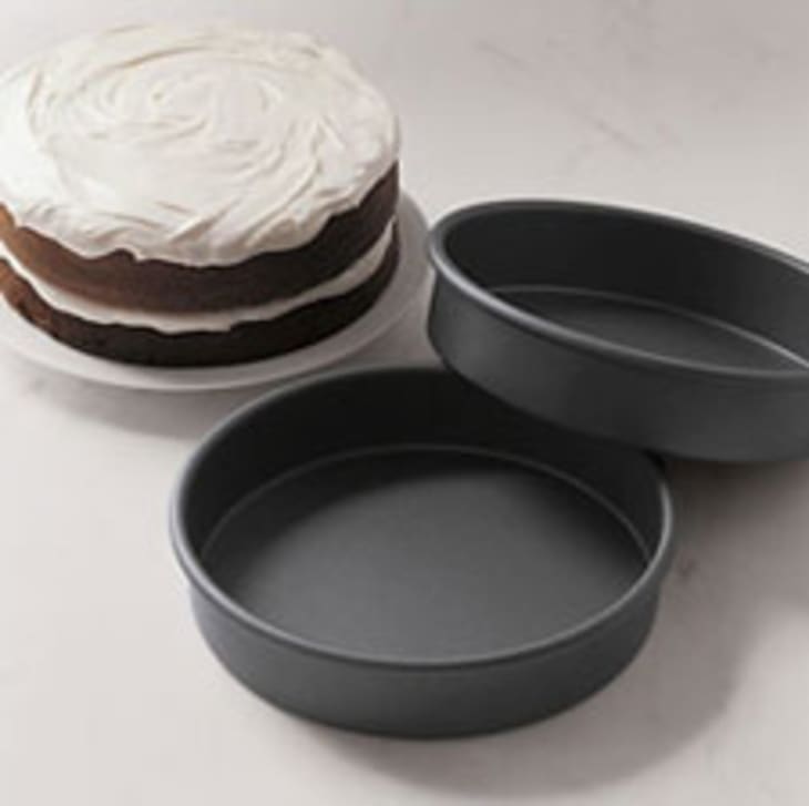 Round cake pan size top
