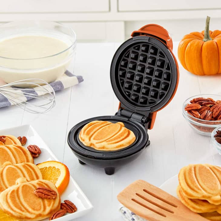 https://cdn.apartmenttherapy.info/image/upload/f_auto,q_auto:eco,c_fit,w_730,h_730/at%2Fnews-culture%2F2019-10%2Fpumpkin-waffle-maker-inside