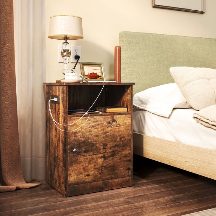 A tech-convenient nightstand styling with charging station | source: apartment therapy