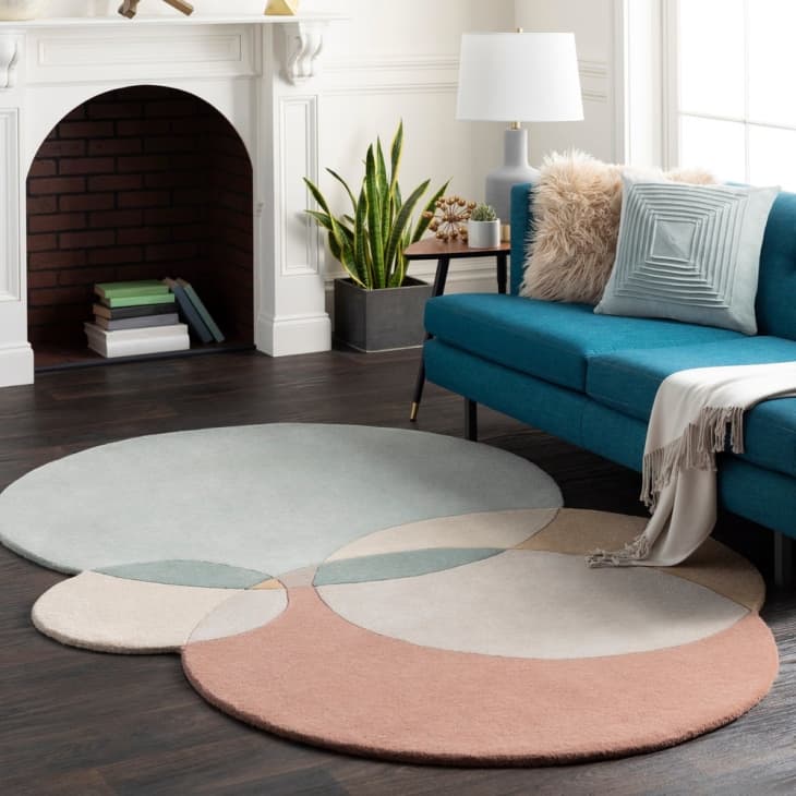Irregular shaped rugs in contemporary interiors