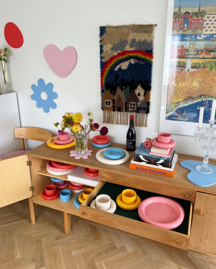 This Playful, Curvy Dinnerware Is the New “GenZ China” Apartment Therapy