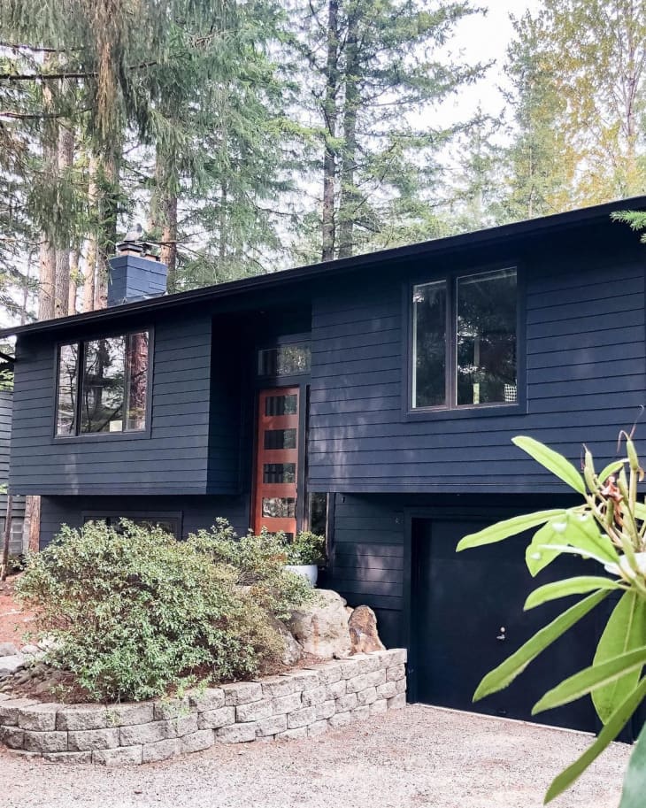 Rumah Hitam yang Cantik