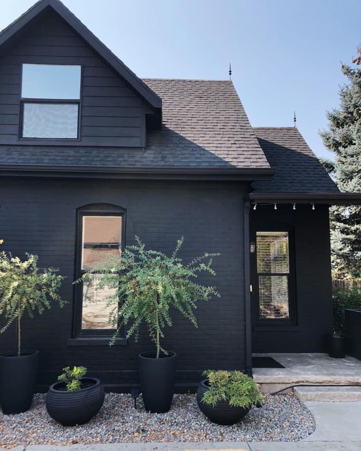 Rumah Hitam yang Cantik