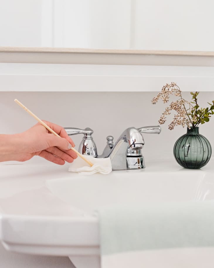 My Five Favorite Bathroom Cleaning Hacks – Love & Renovations