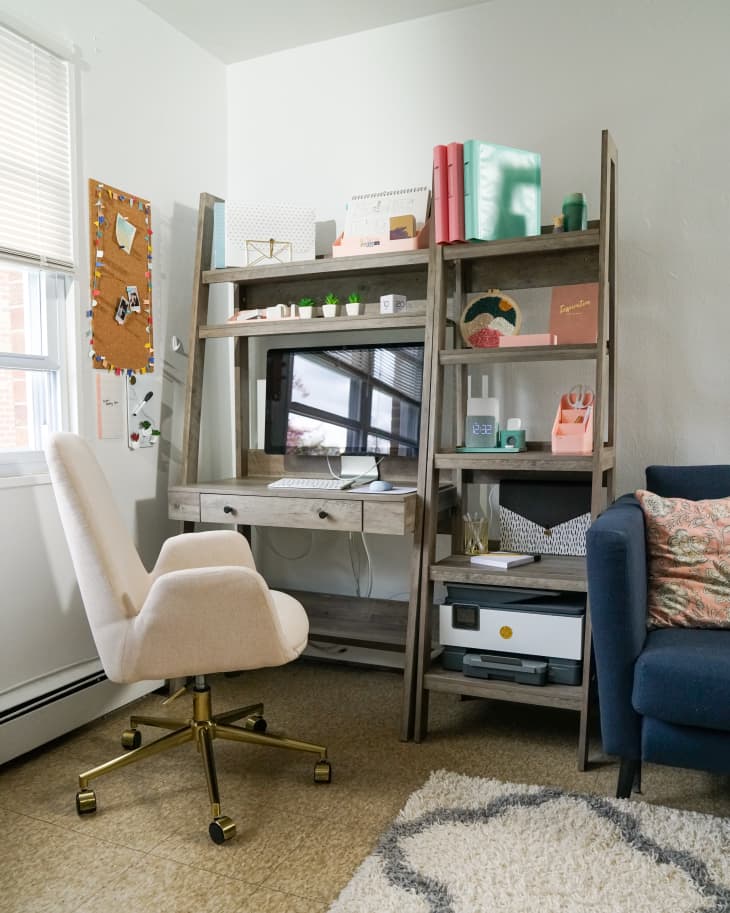 How a Graphic Designer Turned an Unused Corner Into an Office | Apartment  Therapy