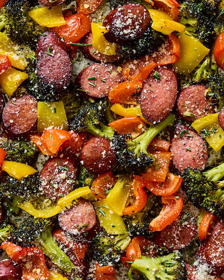 Kielbasa and vegetables sheet pan dinner
