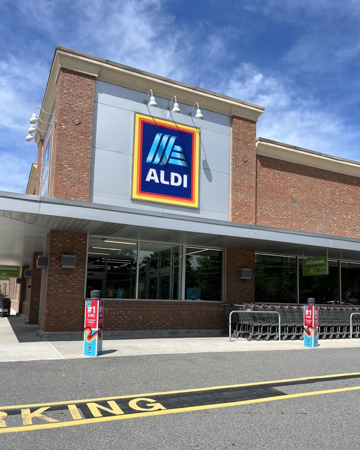 Aldi storefront photographed from parking lot