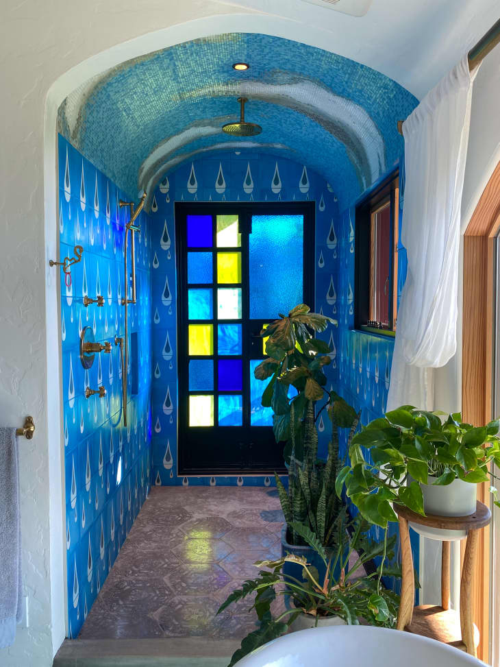 Casa con color en la entrada