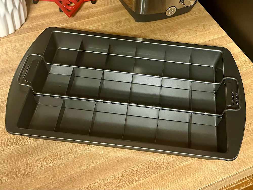 Chicago metallic brownie pan top