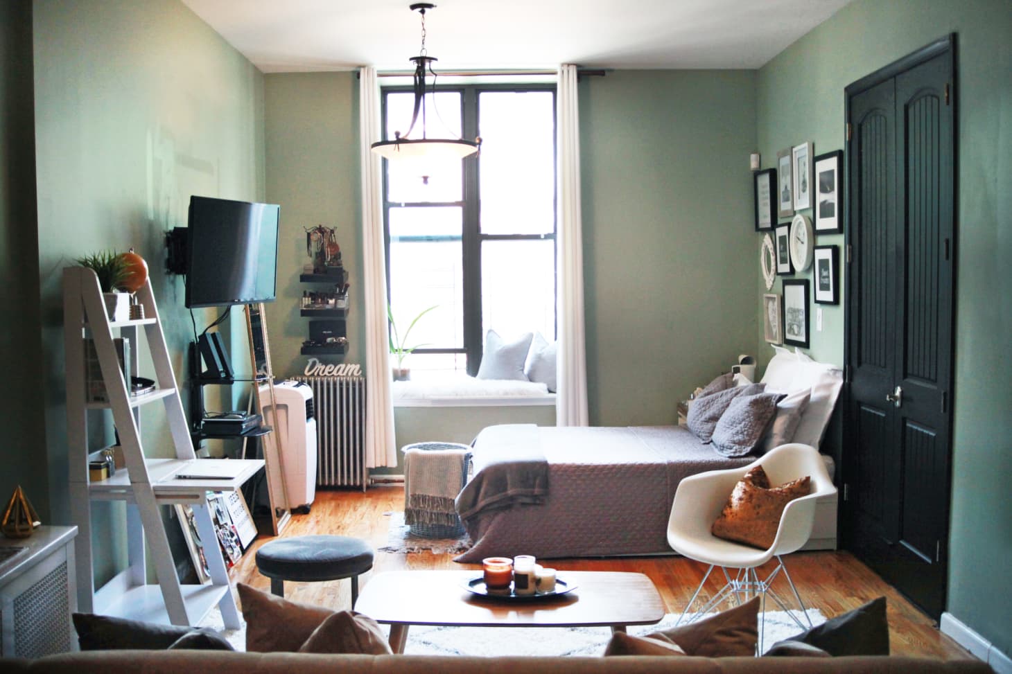 what colour goes with sage green