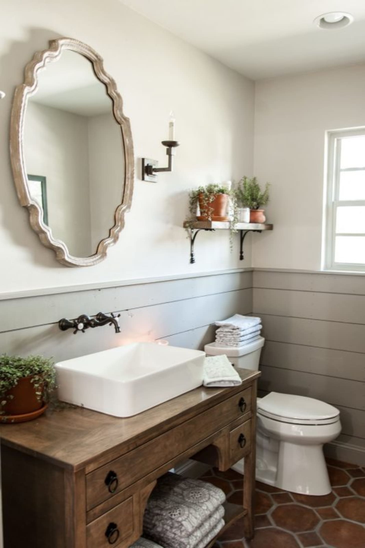 Idea For Bathroom / Wonderful Ideas for the Small Bathroom : White tiles can really open up a room, with black grouting and accessories adding a bit of depth and style to your interior.