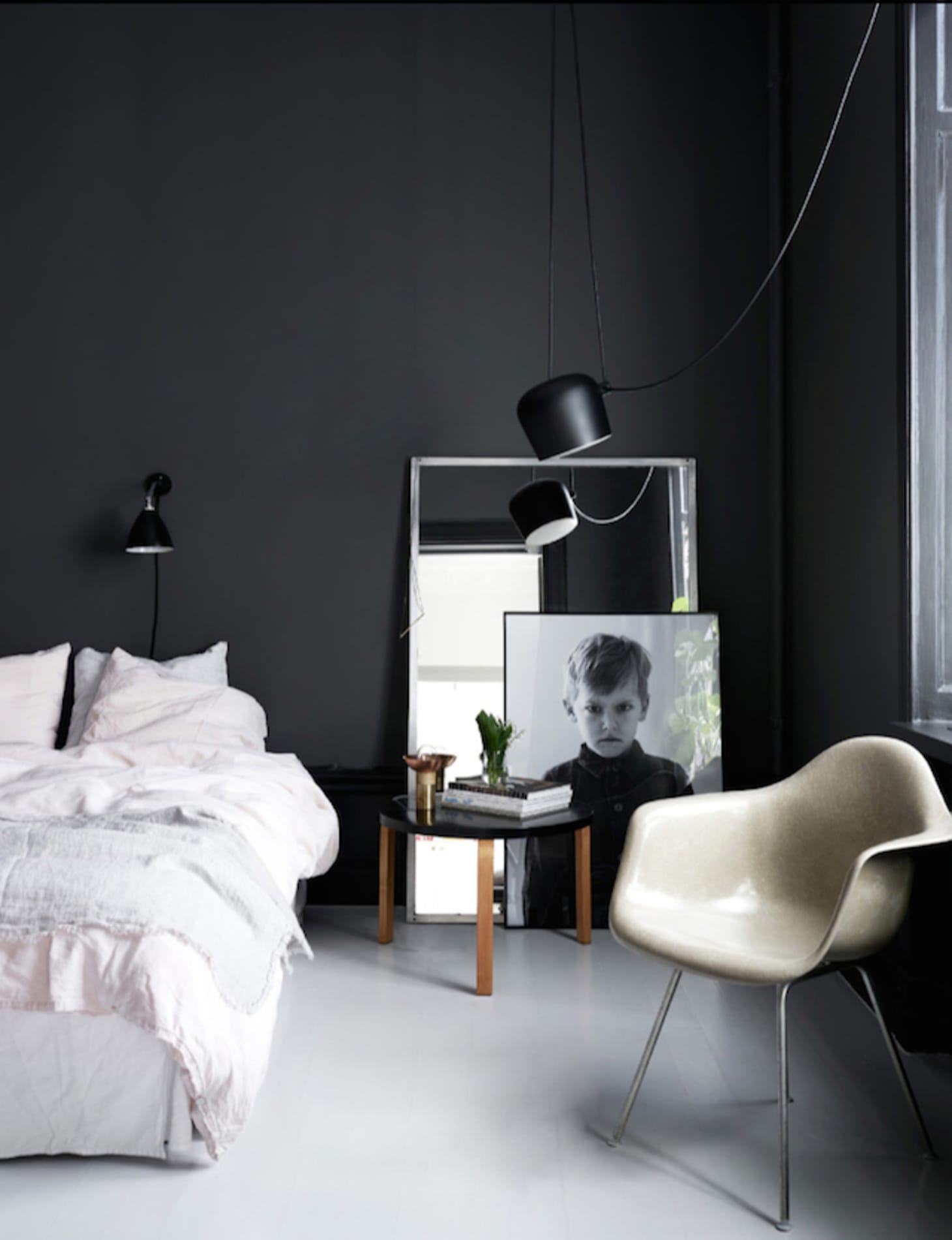 High Contrast Rooms With Dark Walls & Light Floors Apartment Therapy
