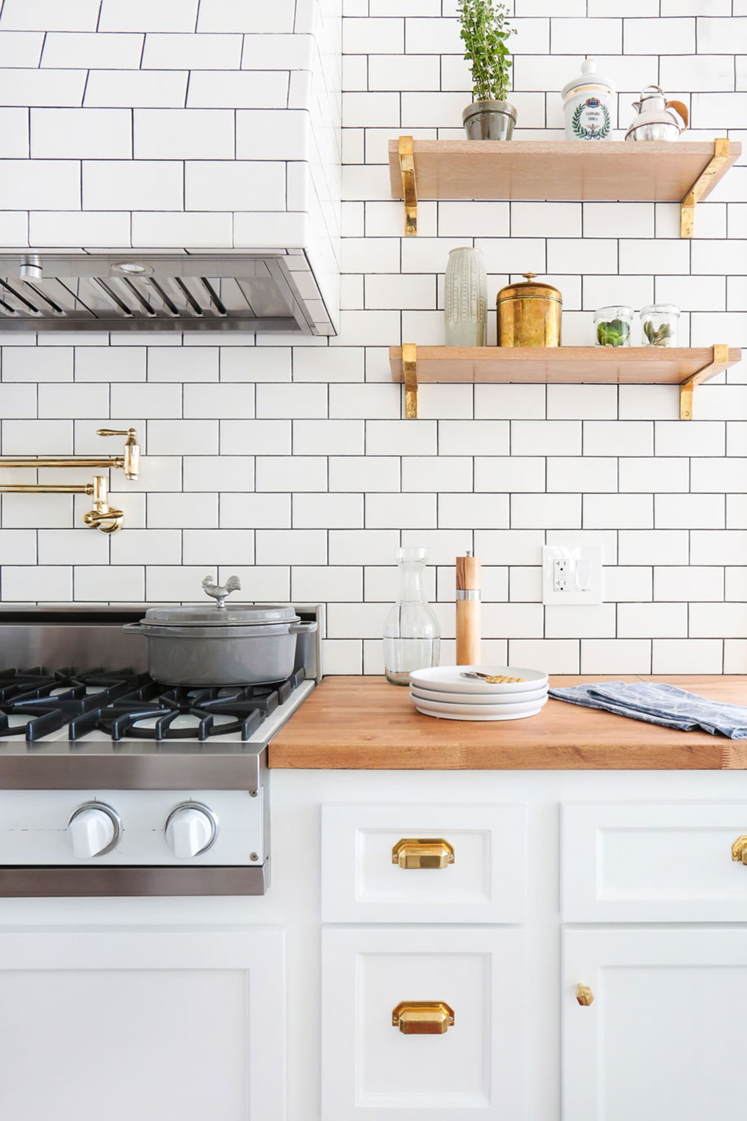 Look We Love The White & Gold Kitchen Apartment Therapy