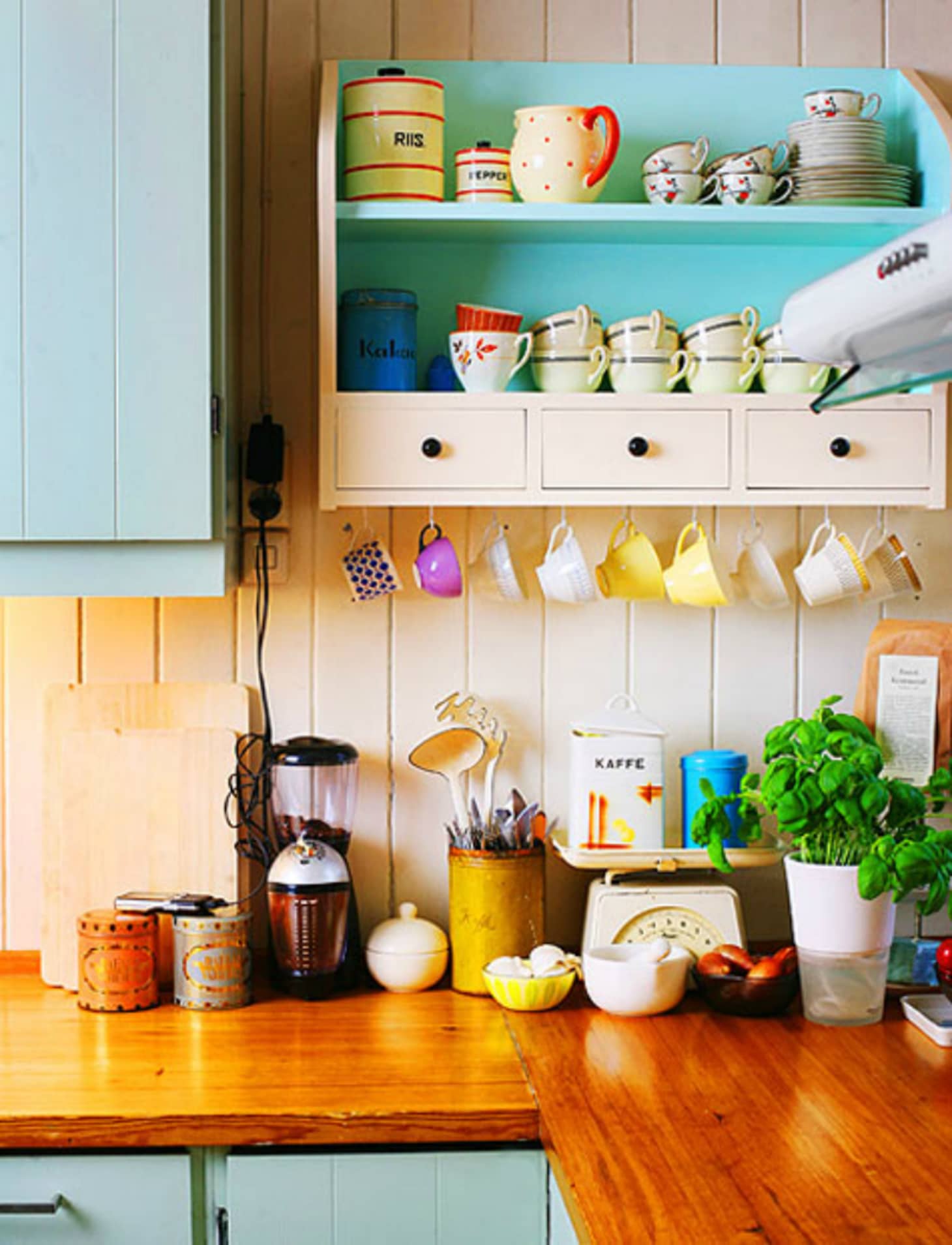 6 Ways To Organize Coffee Mugs And Show Them Off Apartment