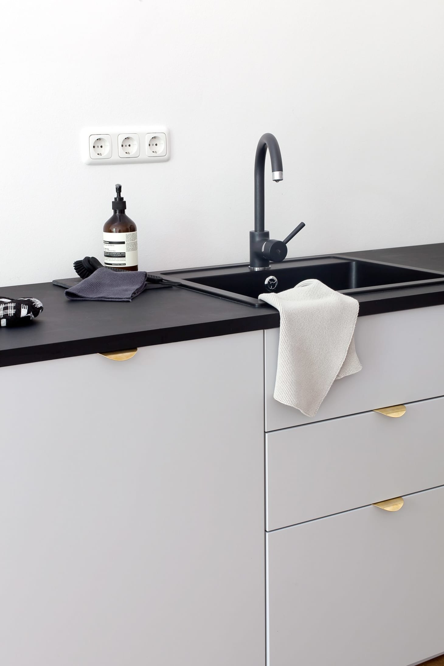 Black Kitchen Sink Pros Cons Apartment Therapy