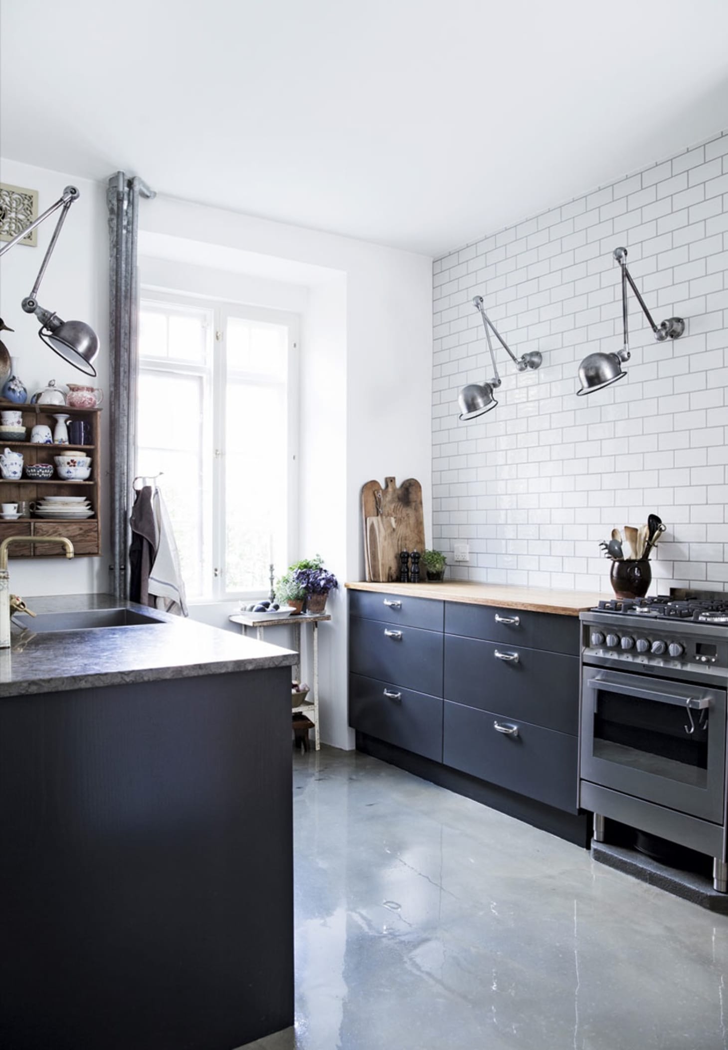 Kitchens Without Upper Cabinets Should You Go Without