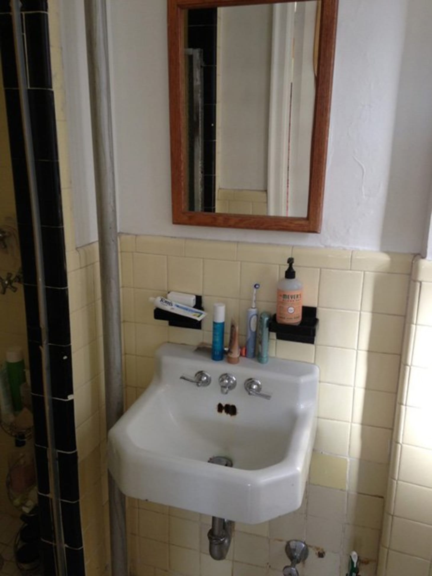 Before & After: A Colorful Update for a Vintage Bathroom | Apartment