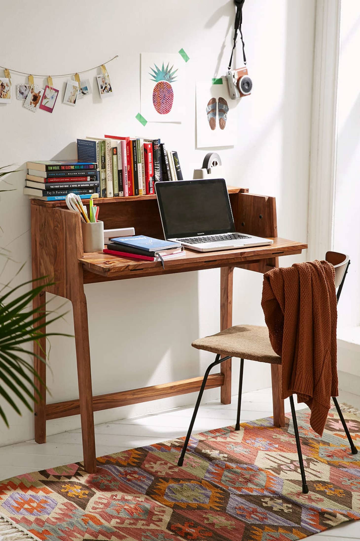 10 Modern Secretary Desks For Small Spaces Apartment Therapy