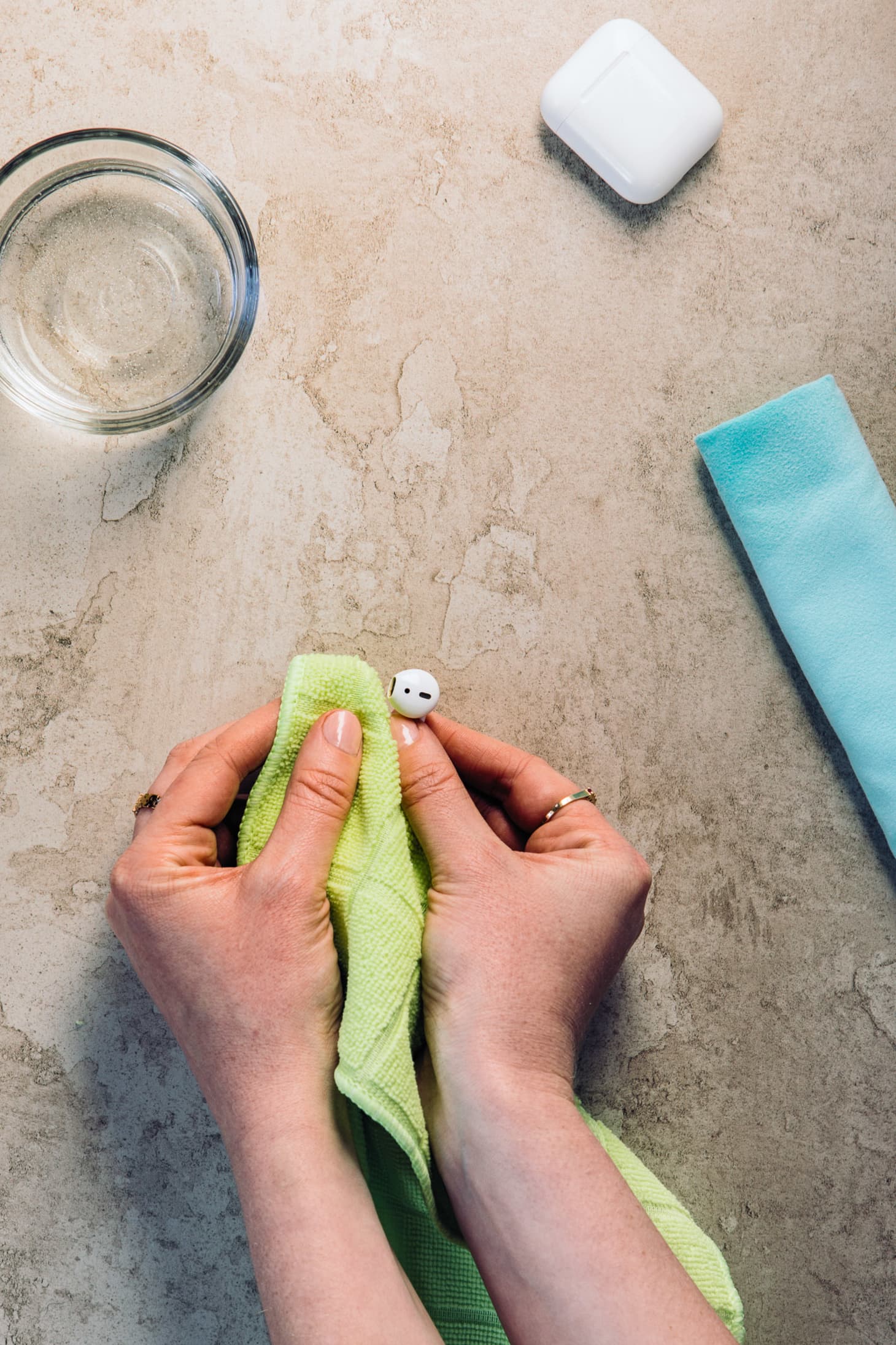 The Best Ways to Clean Apple Airpods and Airpods Pro | Apartment Therapy