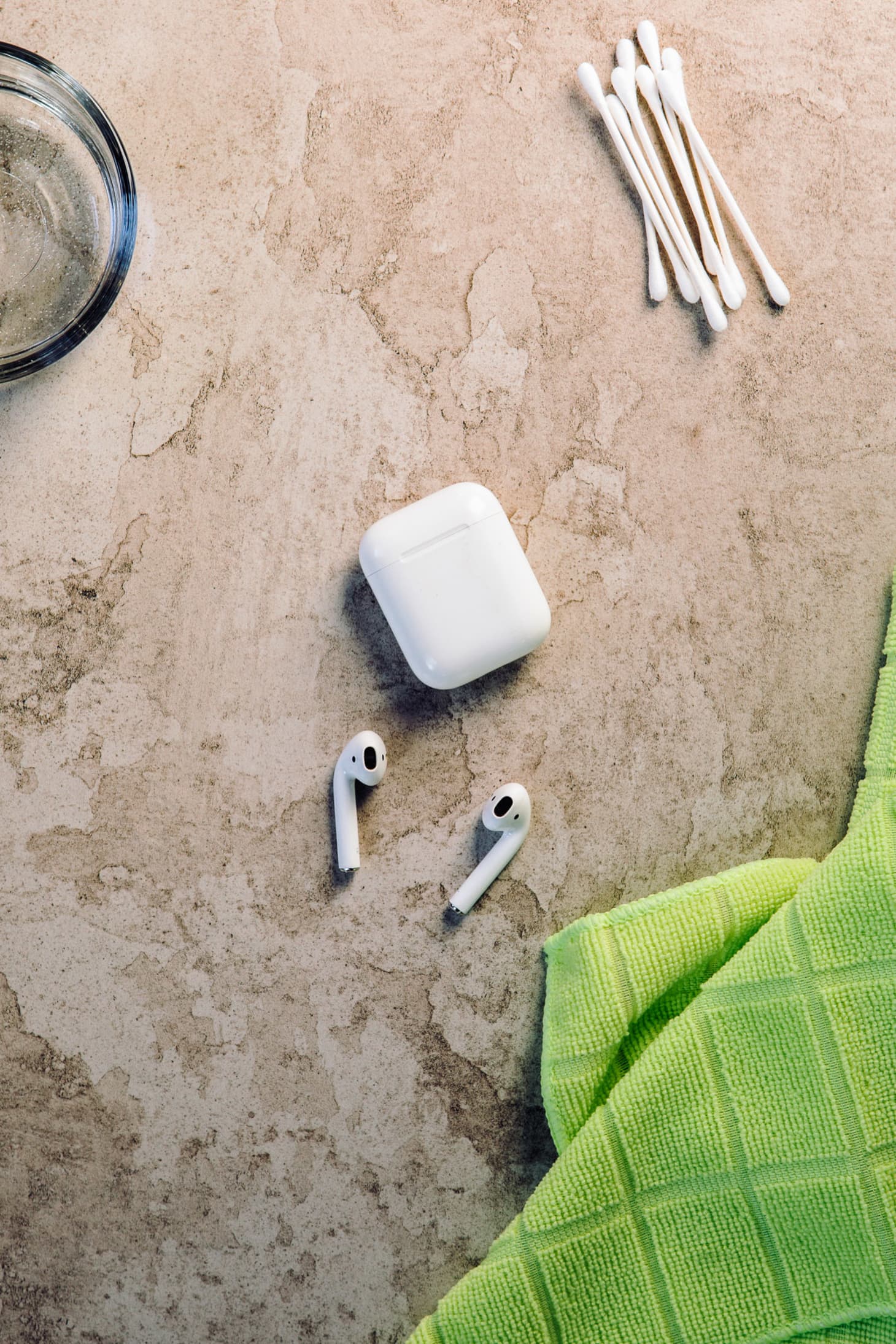 The Best Ways to Clean Apple Airpods and Airpods Pro Apartment Therapy