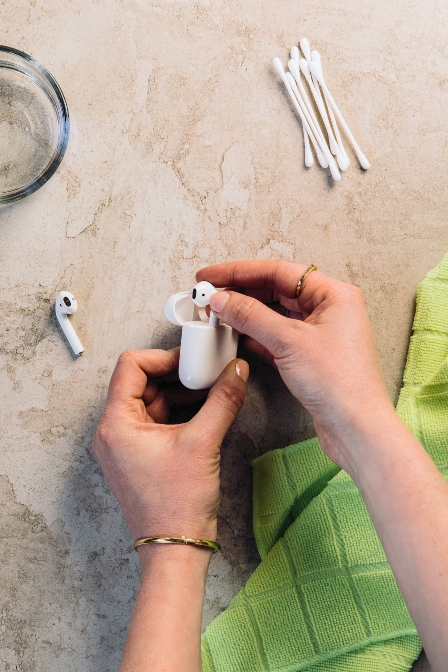 The Best Ways To Clean Apple Airpods And Airpods Pro Apartment Therapy   At Art Photo 2019 12 How To Clean Airpods Airpod Cleaning 16